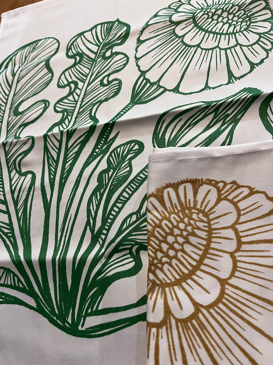 Poppy Tea Towels Set. Green and Tan.