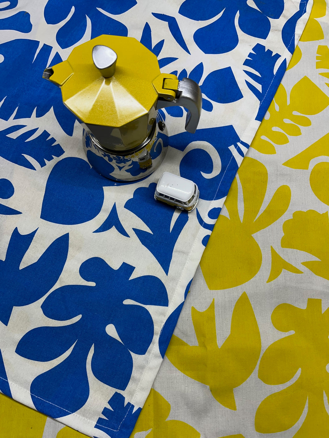 Paper Chase Tea Towel Set Yellow and Blue.